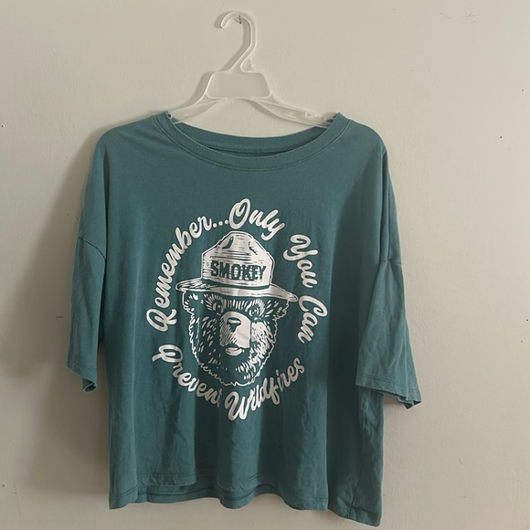 Smokey The Bear “Only you can prevent wildfires” blue crop top Size women’s xl - Picture 1 of 4